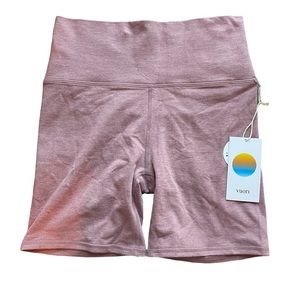Vuori clean elevation shorty size small